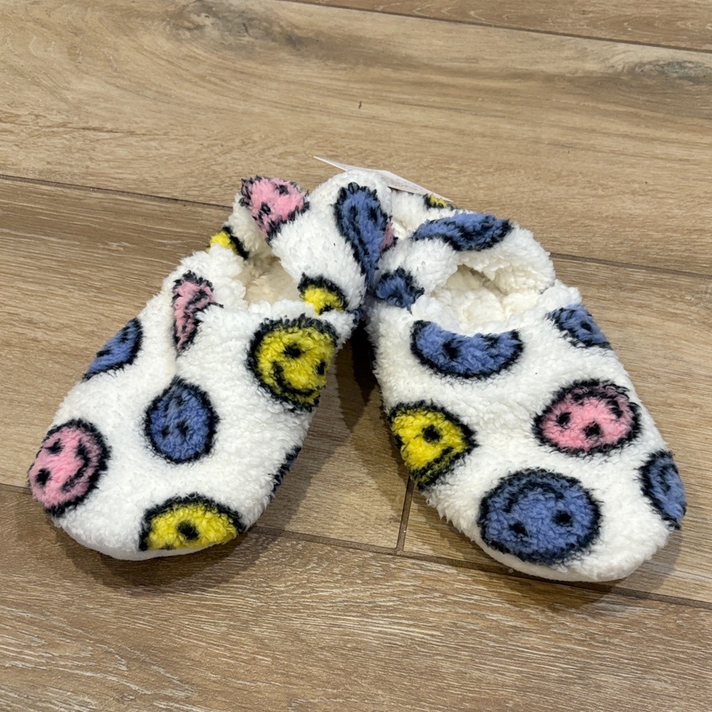 Cozy Smiley Face Slippers - Multicolor